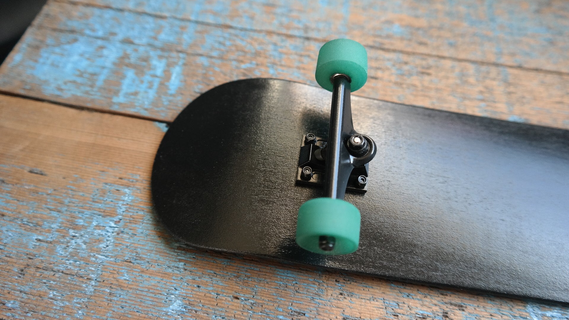 Handboard Top View The All Black with Green Wheels – genesis handboards